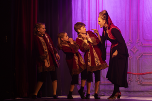 Snow White and the 11½ Dwarfs show photos