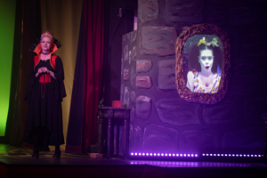 Snow White and the 11½ Dwarfs show photos