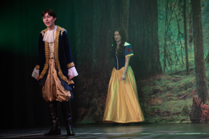 Snow White and the 11½ Dwarfs show photos