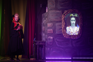 Snow White and the 11½ Dwarfs show photos