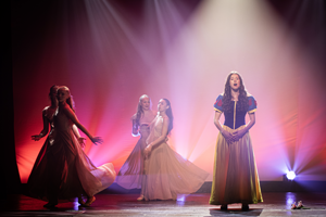 Snow White and the 11½ Dwarfs show photos