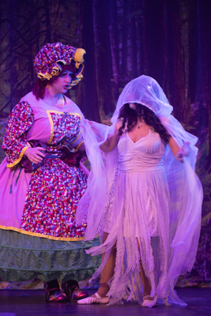 Snow White and the 11½ Dwarfs show photos